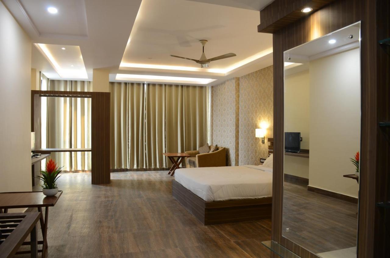فندق Puja Residency فاراناسي المظهر الخارجي الصورة