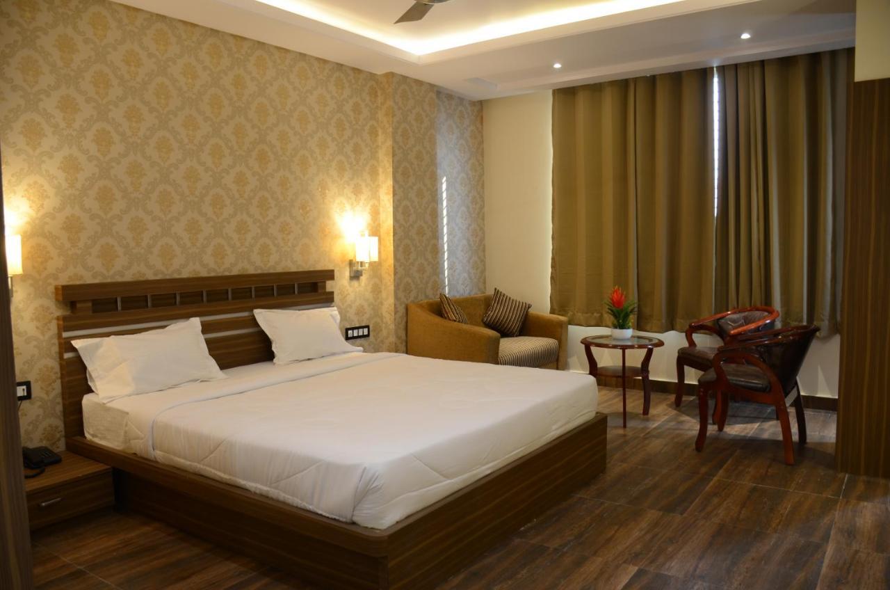 فندق Puja Residency فاراناسي المظهر الخارجي الصورة