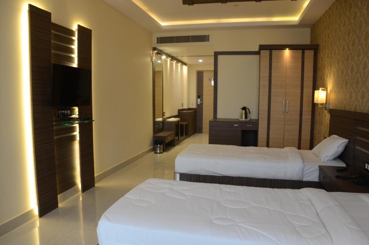 فندق Puja Residency فاراناسي المظهر الخارجي الصورة