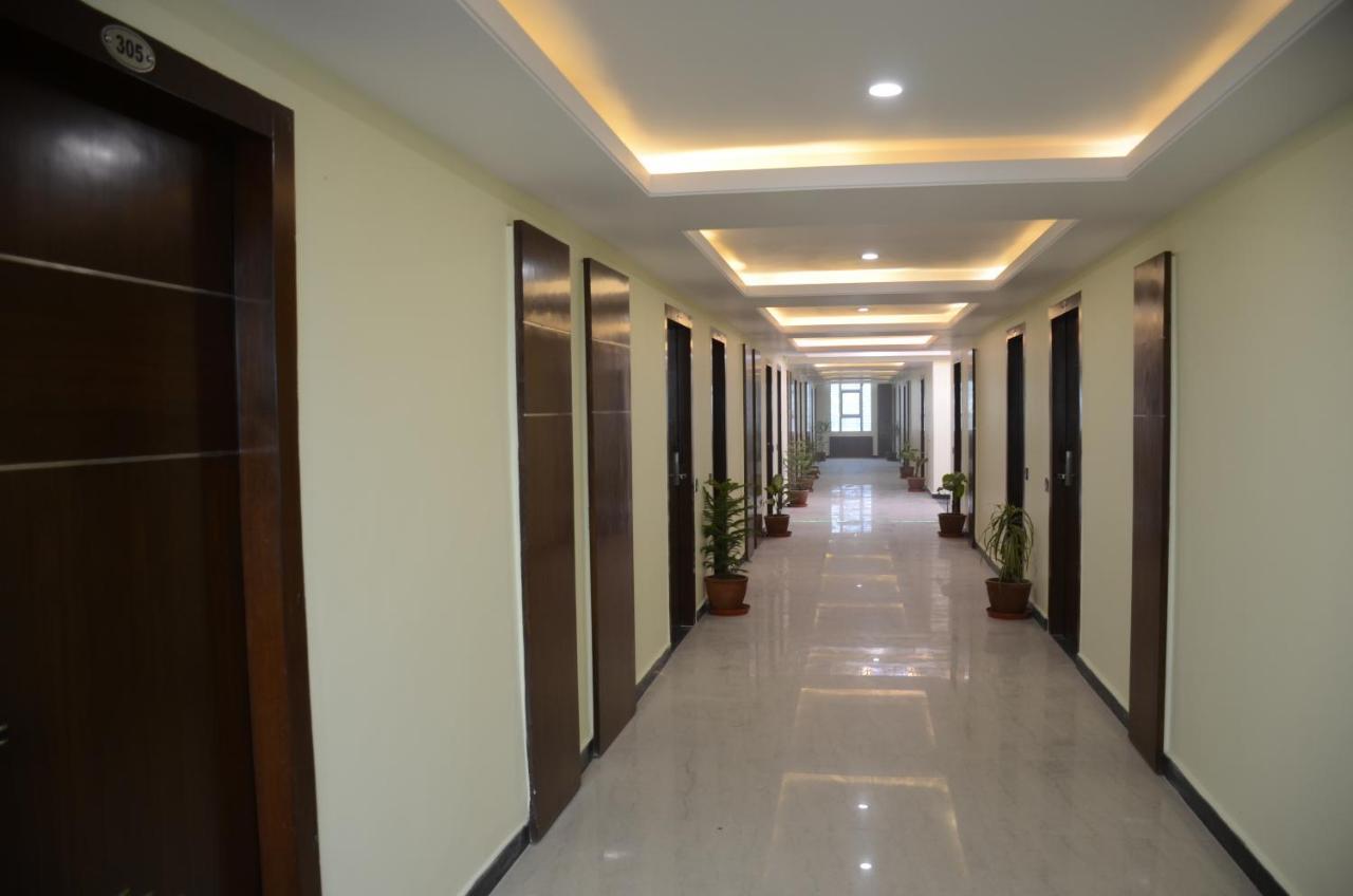 فندق Puja Residency فاراناسي المظهر الخارجي الصورة