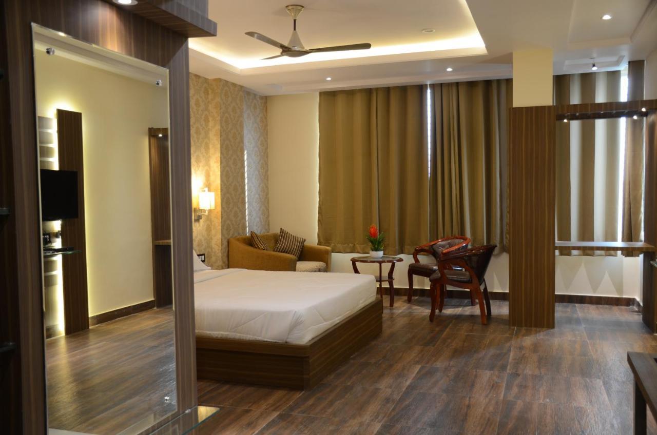 فندق Puja Residency فاراناسي المظهر الخارجي الصورة