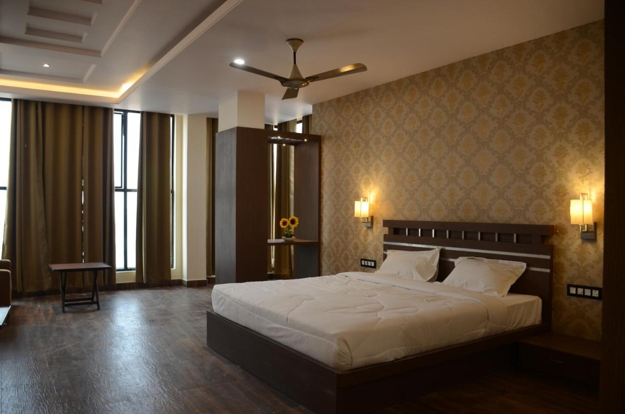 فندق Puja Residency فاراناسي المظهر الخارجي الصورة