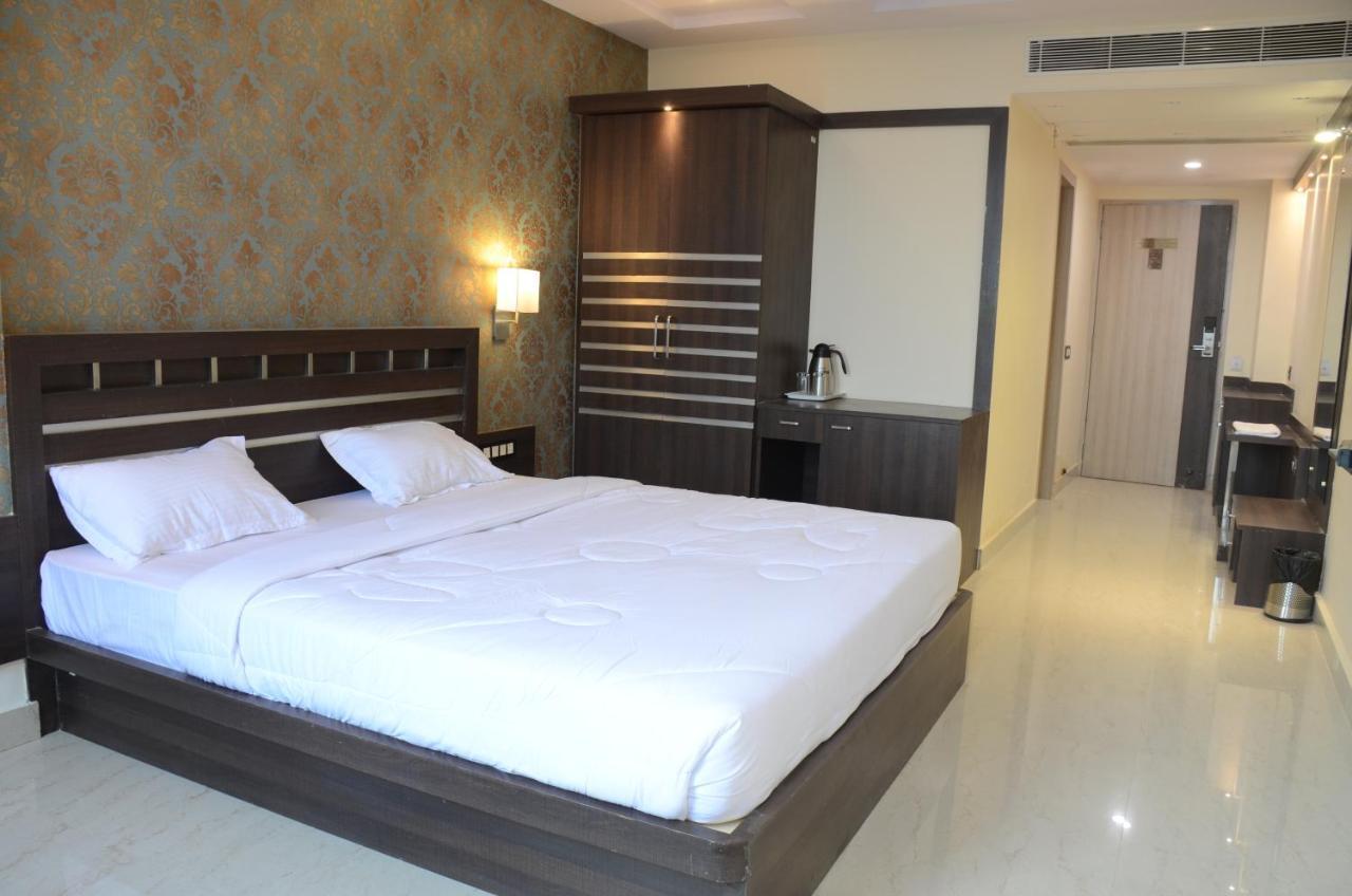 فندق Puja Residency فاراناسي المظهر الخارجي الصورة