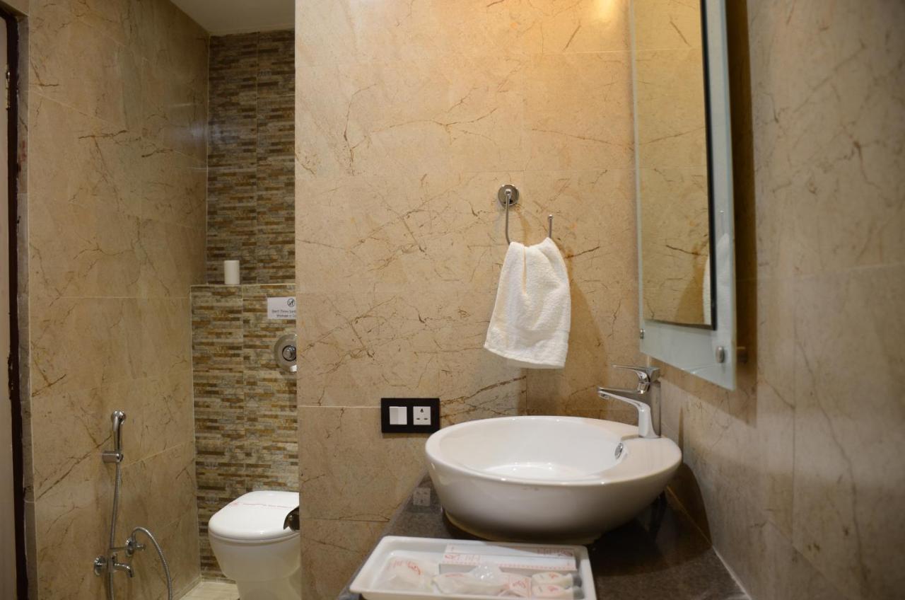 فندق Puja Residency فاراناسي المظهر الخارجي الصورة