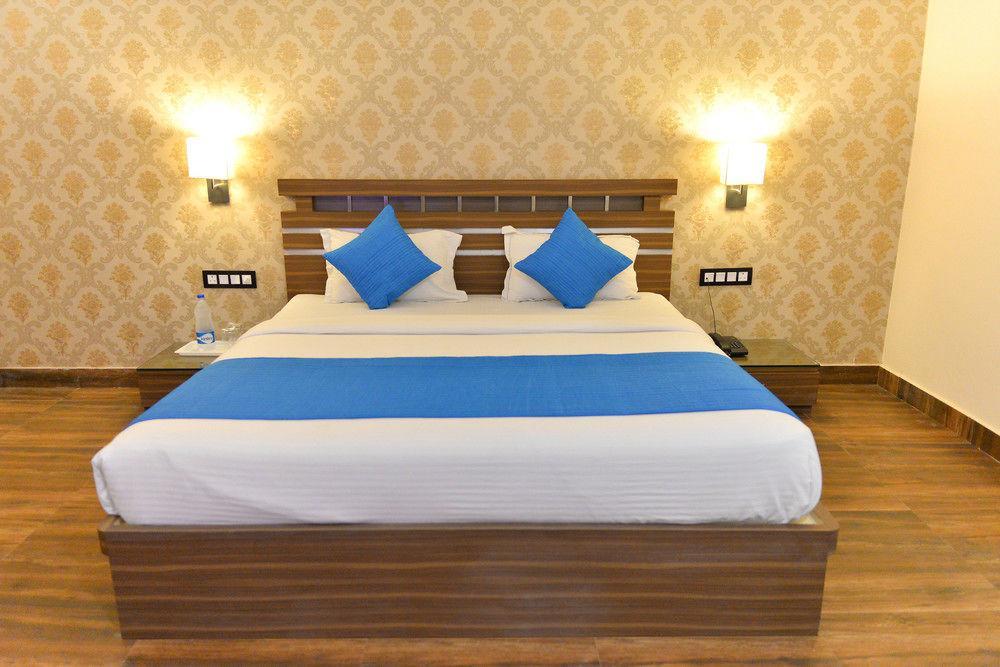 فندق Puja Residency فاراناسي المظهر الخارجي الصورة