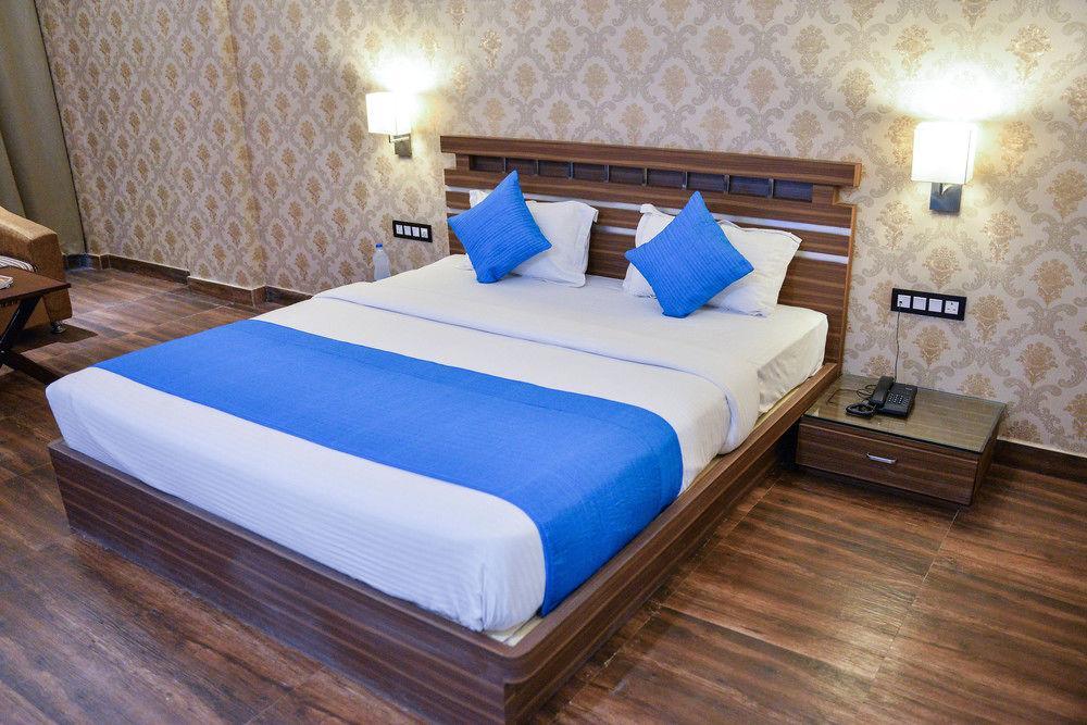 فندق Puja Residency فاراناسي المظهر الخارجي الصورة