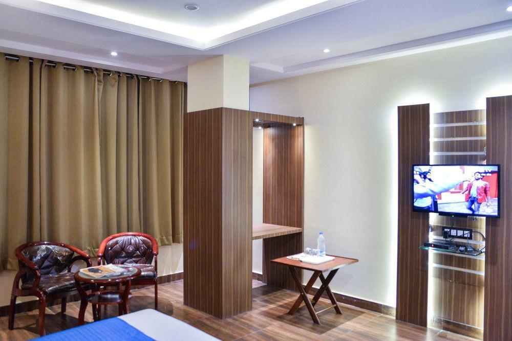 فندق Puja Residency فاراناسي المظهر الخارجي الصورة