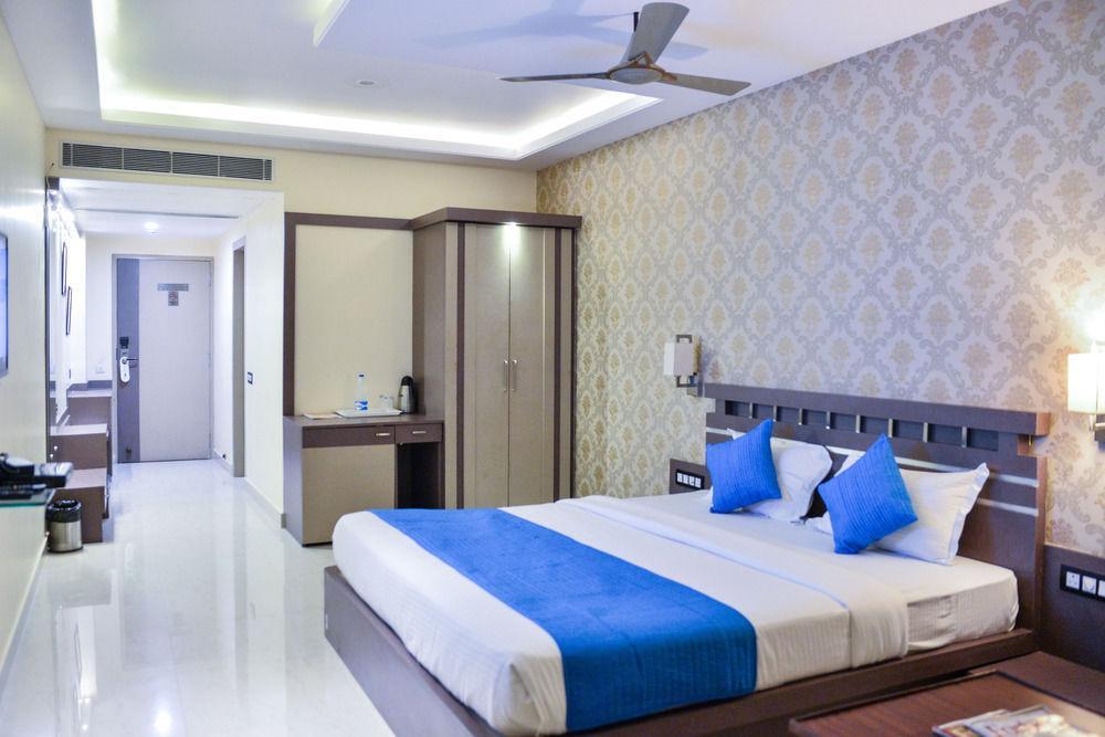فندق Puja Residency فاراناسي المظهر الخارجي الصورة