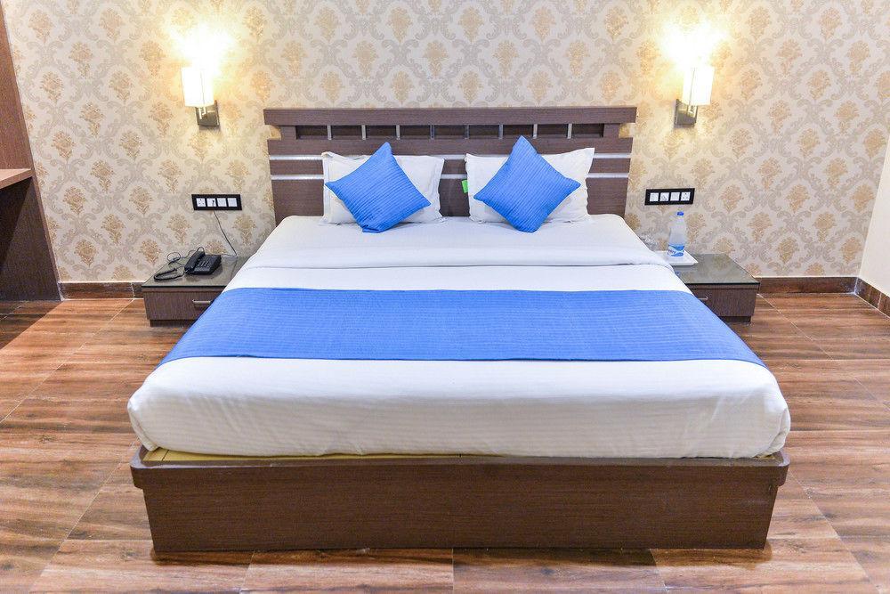 فندق Puja Residency فاراناسي المظهر الخارجي الصورة