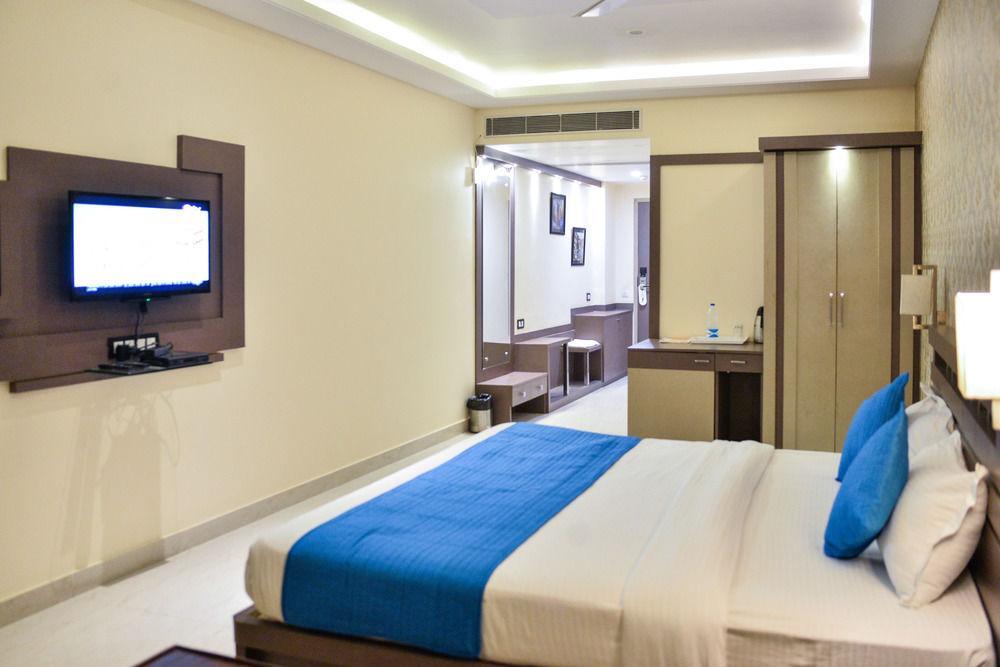 فندق Puja Residency فاراناسي المظهر الخارجي الصورة