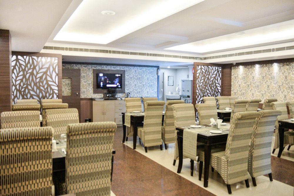 فندق Puja Residency فاراناسي المظهر الخارجي الصورة