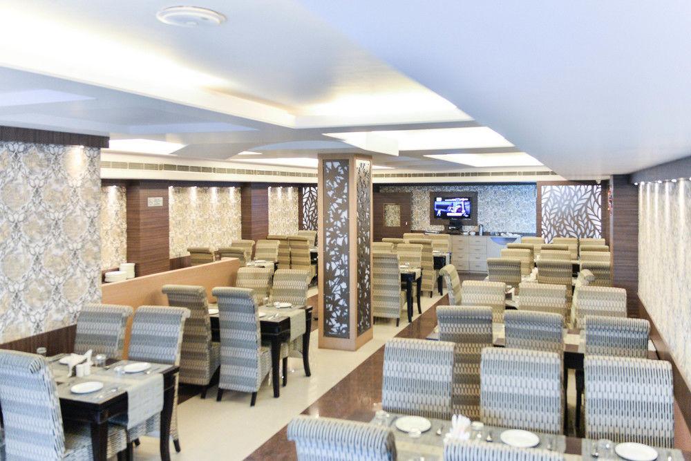 فندق Puja Residency فاراناسي المظهر الخارجي الصورة
