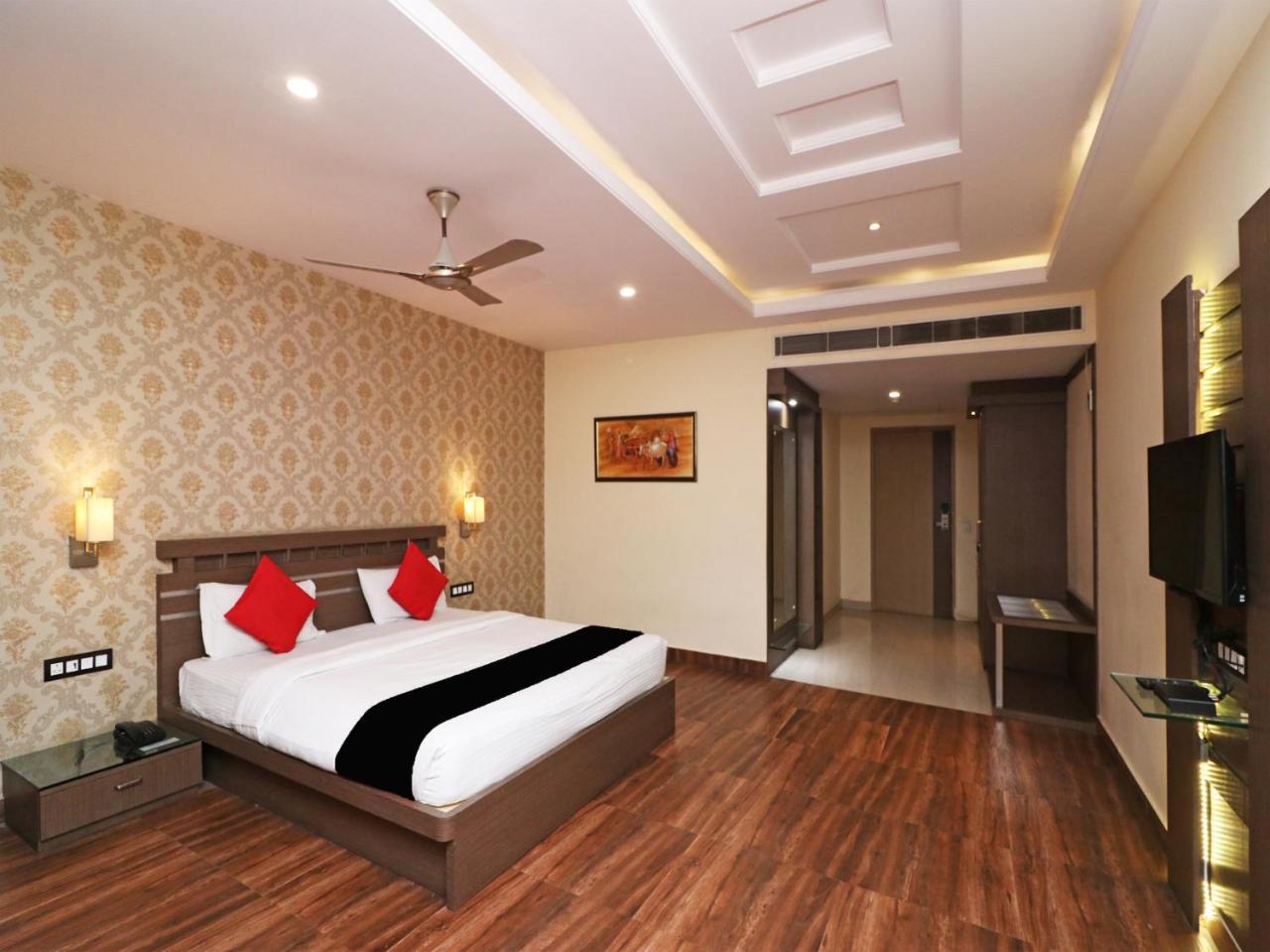فندق Puja Residency فاراناسي المظهر الخارجي الصورة
