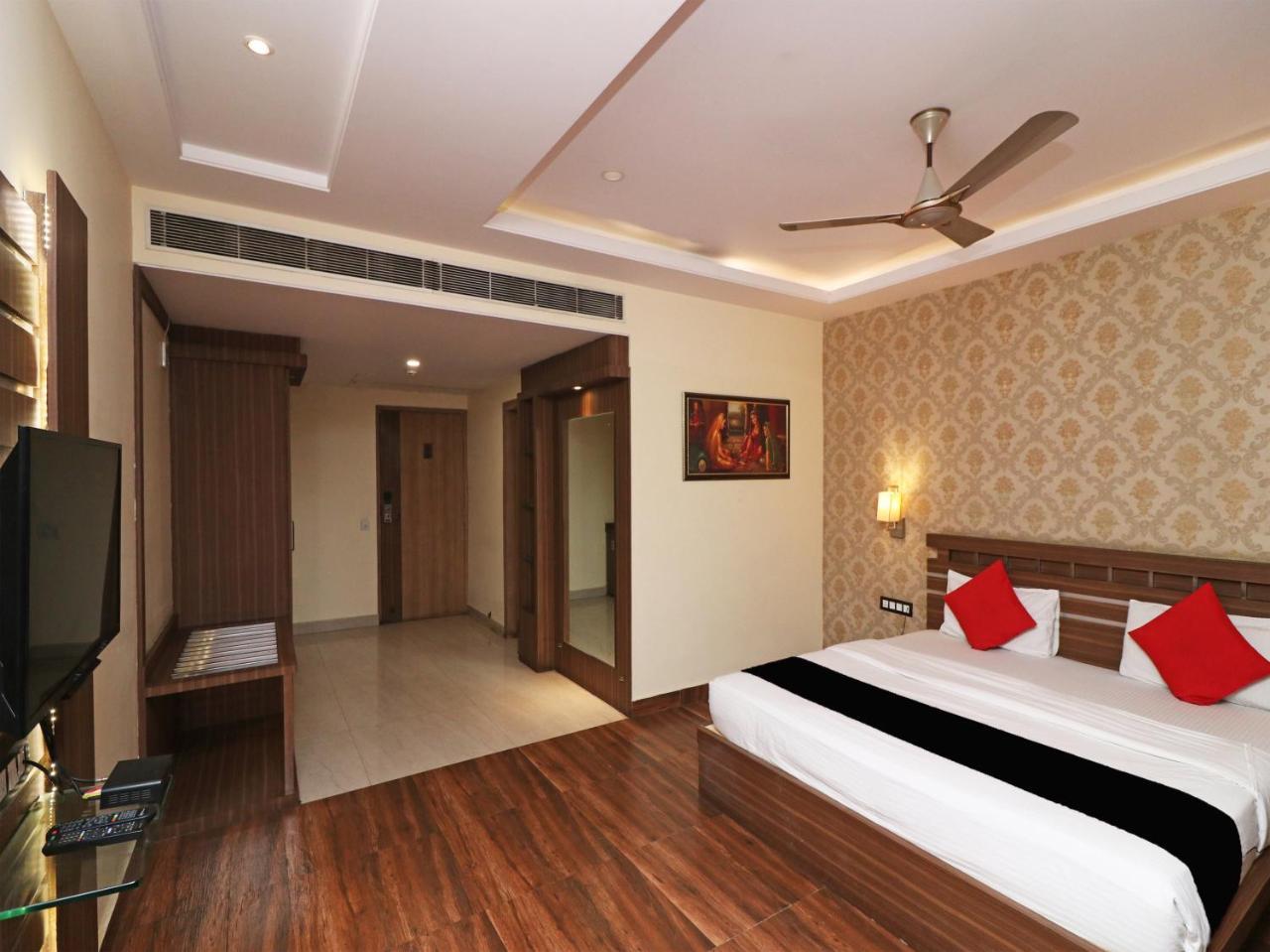 فندق Puja Residency فاراناسي المظهر الخارجي الصورة