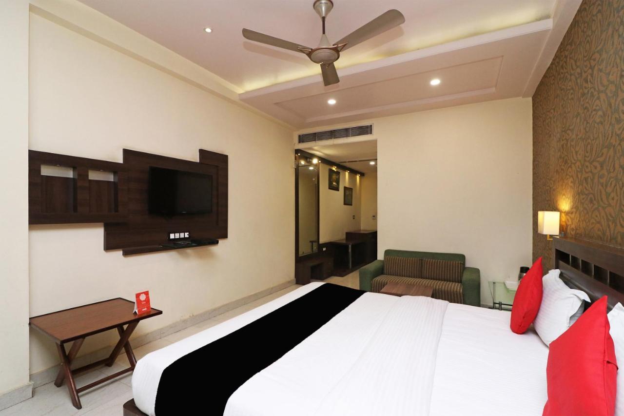 فندق Puja Residency فاراناسي المظهر الخارجي الصورة