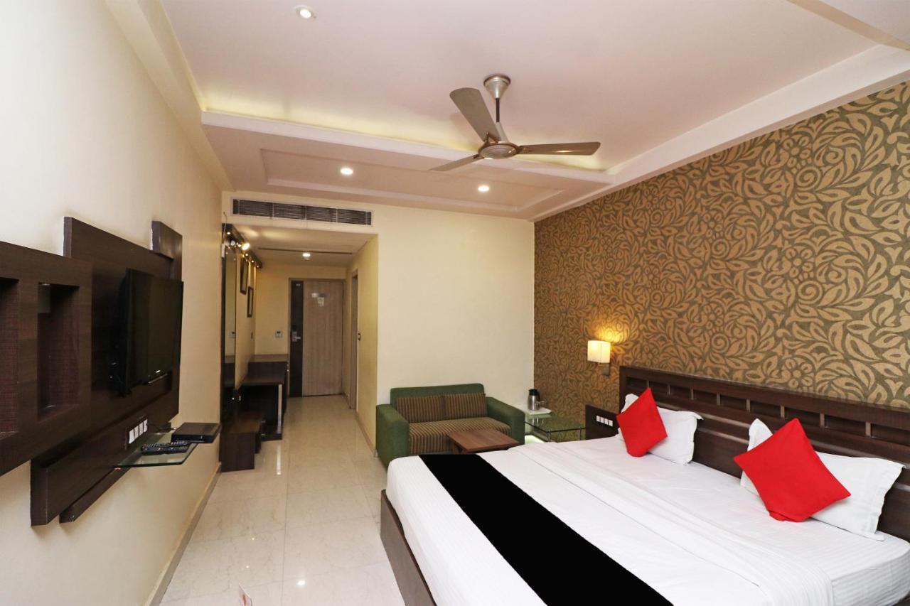 فندق Puja Residency فاراناسي المظهر الخارجي الصورة
