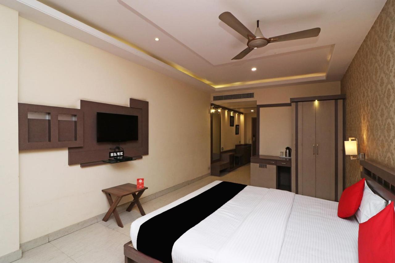فندق Puja Residency فاراناسي المظهر الخارجي الصورة