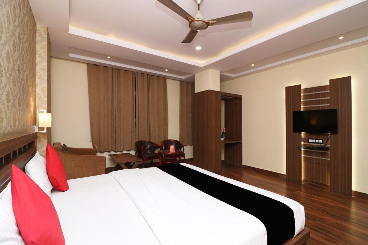 فندق Puja Residency فاراناسي المظهر الخارجي الصورة